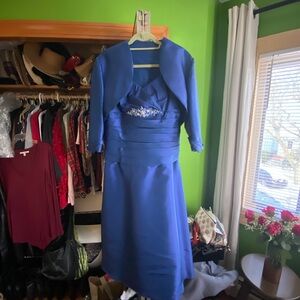 Elegant Blue Sleeveless Dress with coat sleeves